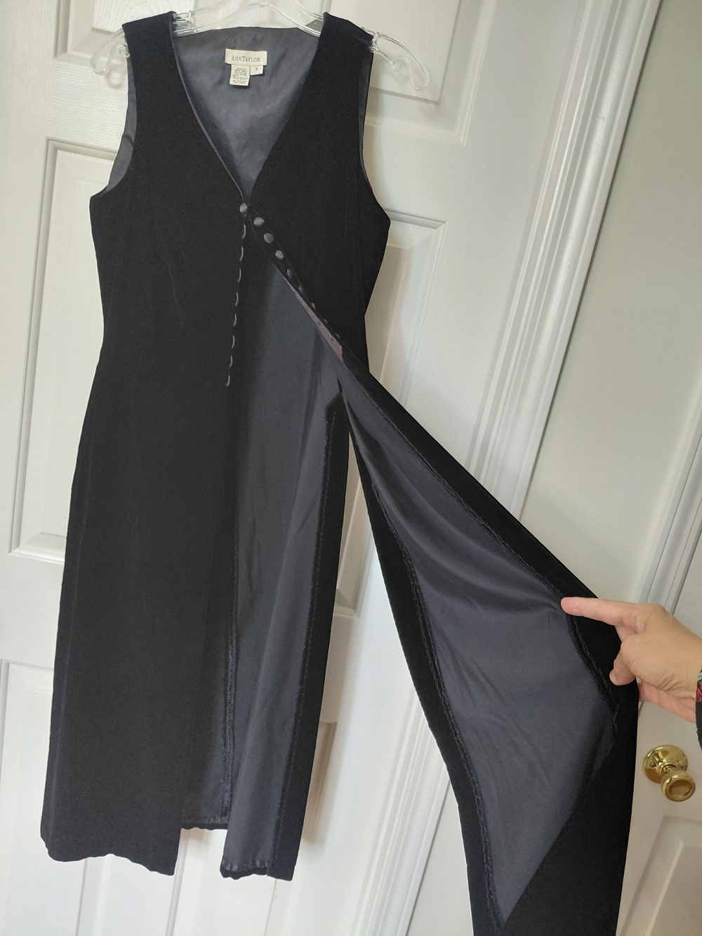 Ann Taylor Black Velvet Sleeveless Button-Front Jacket - Picture 5 of 6